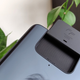 Imagen para el artículo titulado Asus Zenfone 8 Flip: un móvil sin cámara delantera para ser el rey de los selfies